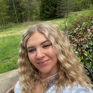 Meet your Posher, Hayley